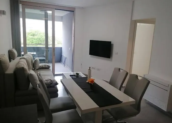Flat Peraic Zadar